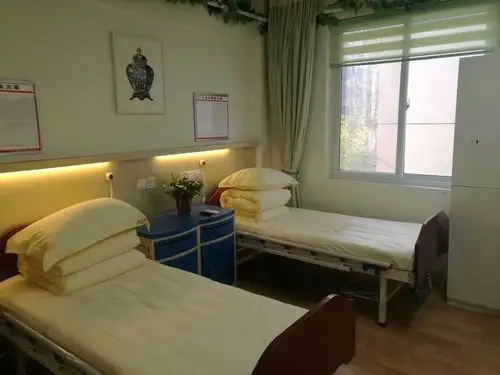 夏日献爱心,情暖养老院