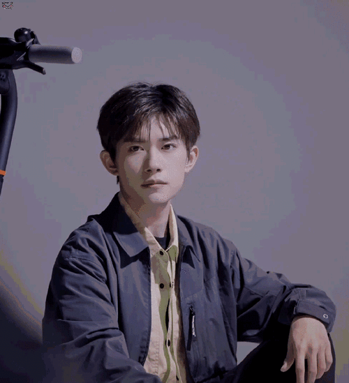 易烊千玺九号品牌全球代言人##tfboys再不官宣就不礼貌了