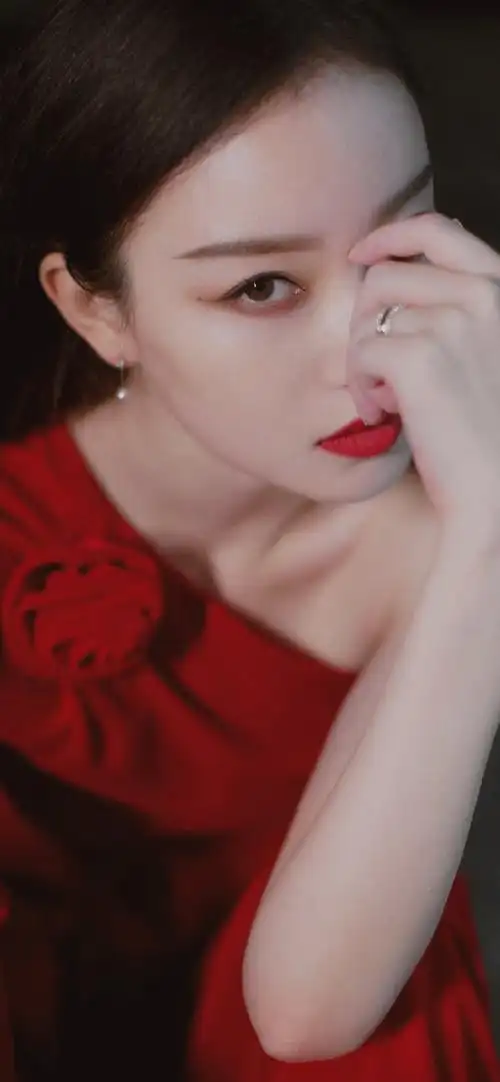 倪妮红裙潮流时尚高清手机壁纸