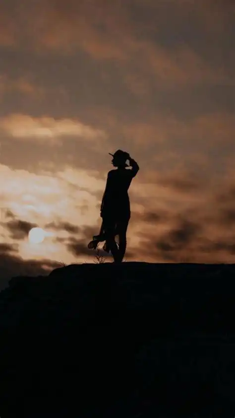 黑色人物背影图片2022已更新今日资讯