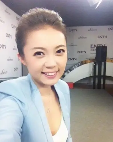 走红的体育女记者央视女神受追捧