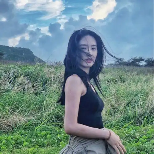 喜欢杨采钰这种法式穿搭吗