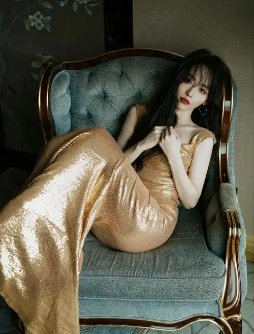 张嘉倪 姐姐这套礼服真的好显身材__财经头条