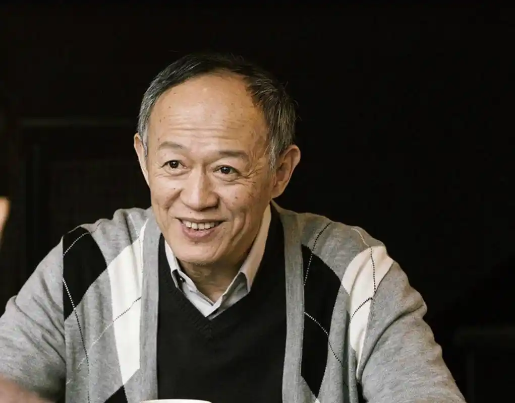 老来得子的男星:王刚60岁,张纪中69岁,而他82岁,个个老当益壮