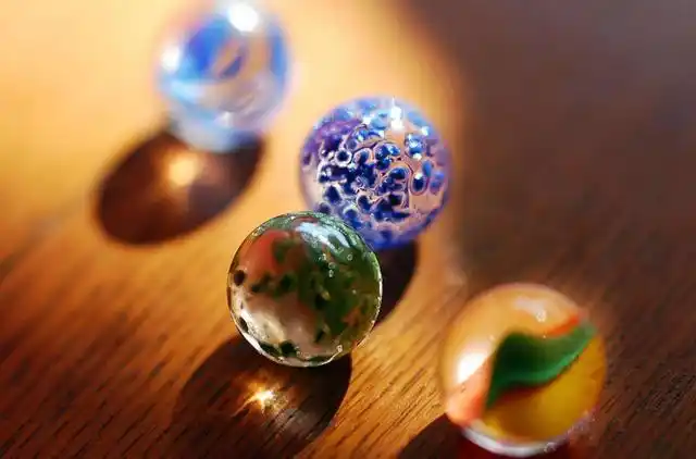 童年的回忆玻璃弹珠到底是怎么做成的看过之后才知道如此简单