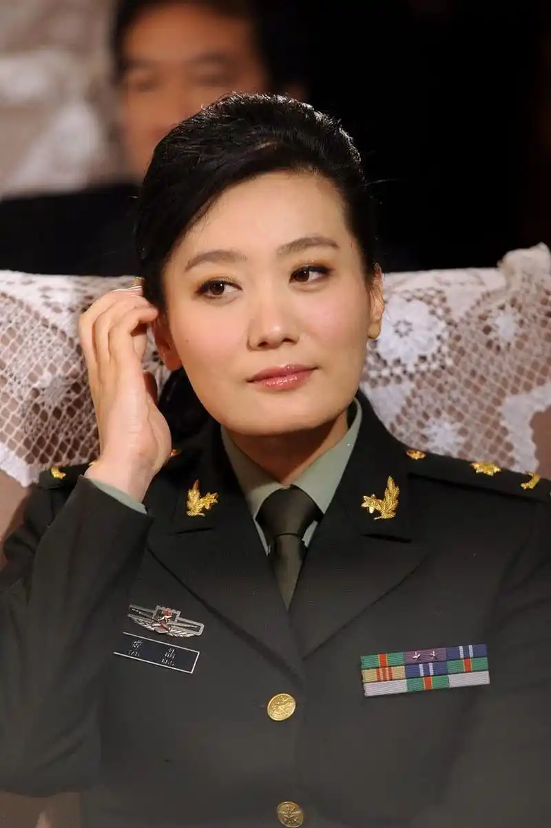 谭晶是我国内地女高音歌唱家,唱过的作品很多,如《九儿》《《祖国