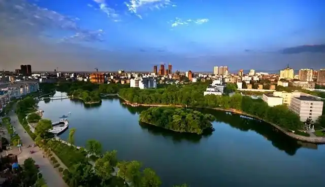 童年时的抚州宜黄县城虽然很小,但却留给我下了最美好的回忆