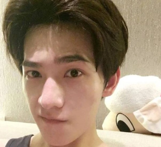 看过杨洋穿军装的大多数粉丝知道,杨洋的素颜照是公认的帅,皮啡比