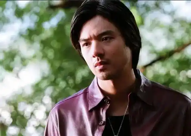 第一部他导演的电影《大佬爱美丽》播出之后,收获了不少掌声,冯德伦凭