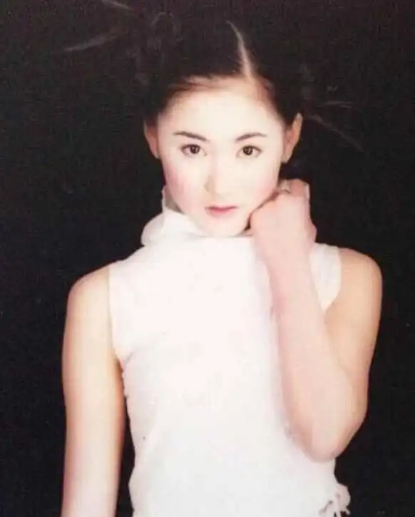 张天爱微博照片一天一个样?每次都撞脸不同明星,网友:谁红像谁