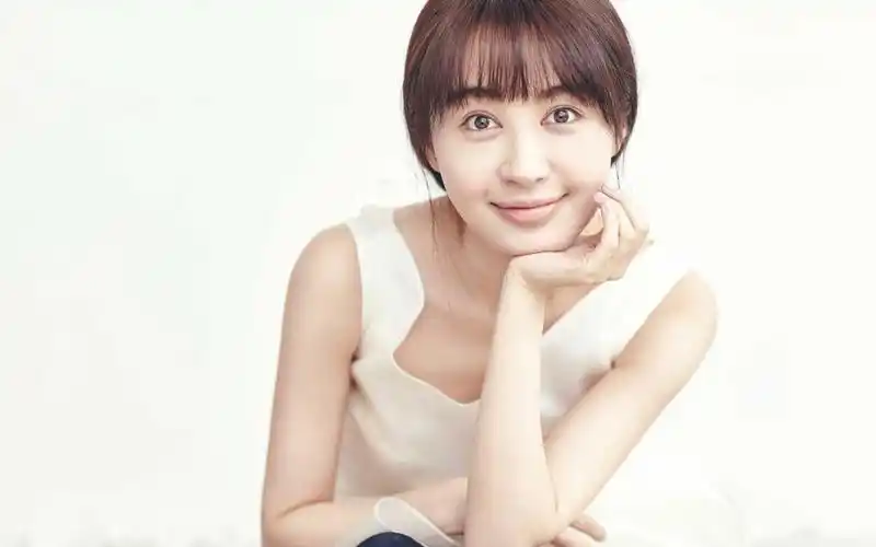 美女李菲儿白色背心写真,高清壁纸图片,大陆明星-回车桌面