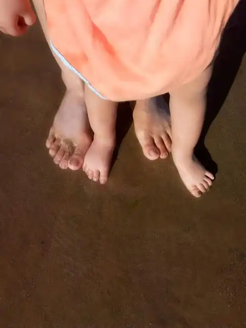 大脚丫和小脚丫