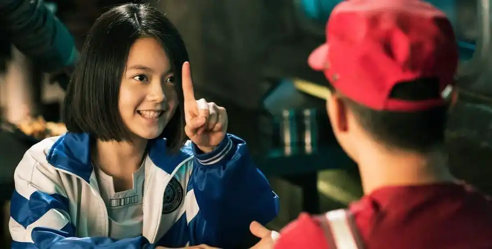 《少年派》开播,闫妮花式怼仔,张嘉译佛系接梗,网友:同一个妈