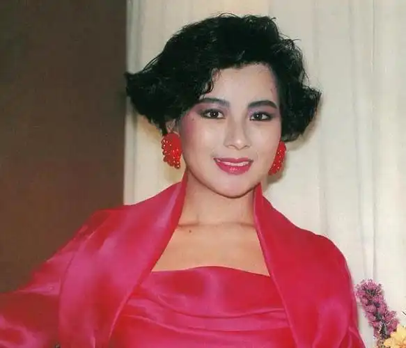 击败邱淑贞的港姐李美凤拍三级也红不了二婚嫁集团太子爷