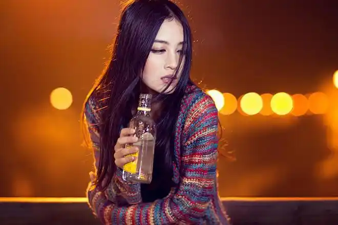 爆笑时刻千万不要惹喝醉酒的女人否则你会发现谁才是真的流氓