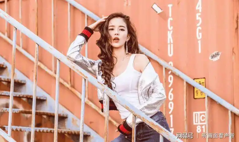 汤臣一品公子哥汤子嘉公布恋情, 女友是新版青霞曾插足黄晓