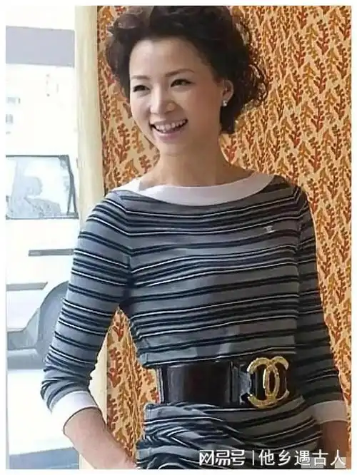 央视著名主持人董卿年轻时的照片真是太美了