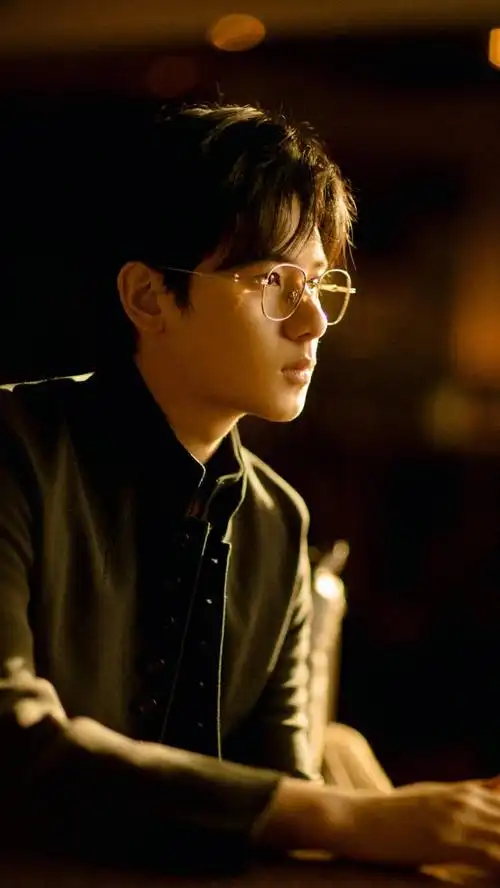 演员胡先煦,童星出道,演技出众,请看帅气少年的写真照