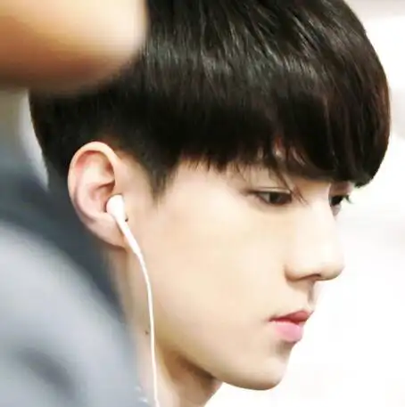 【图】吴世勋的侧颜照片帅气十足 被曝现任女友为吴燕娜