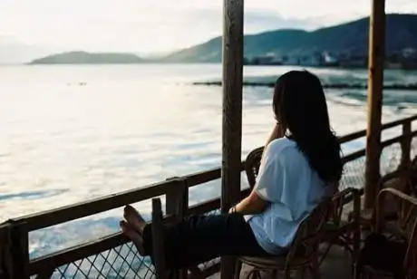 悄无声息的默默暗恋一个人的伤感心情说说带图片