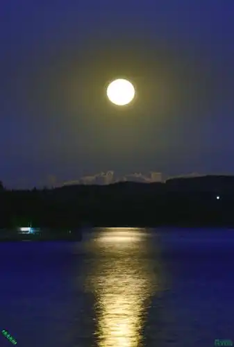 豪哥街拍#——八月十六 中秋节后的夕阳和月亮——追逐北国小城弥珠