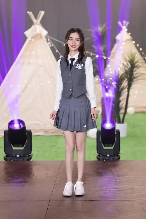 微微一笑很倾城,"贝微微"杨颖的夏日青春感穿搭,泰裤辣