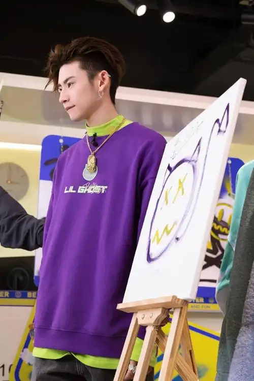 小鬼双11探店活动照官方视角出炉 收获一枚葡萄紫配荧光绿的小甜豆