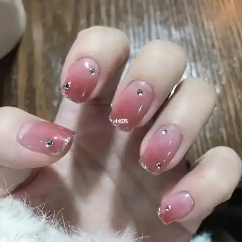 最近挺火的渐变美甲