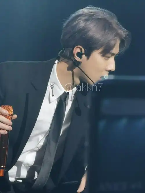 银发77西装  霸总    190922  cr.  #吴世勋#osh#吴世勋天朝top