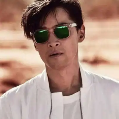 最新胡歌微信头像 2020胡歌新款照片 - 高清头像 - 潮人个性网