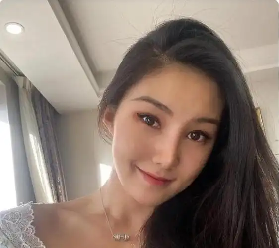 东北90后健身少女有沙漏身材你羡慕吗