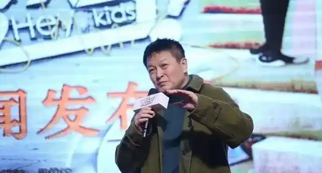 著名导演杨亚洲与演员惺惺相惜擦出爱情火花