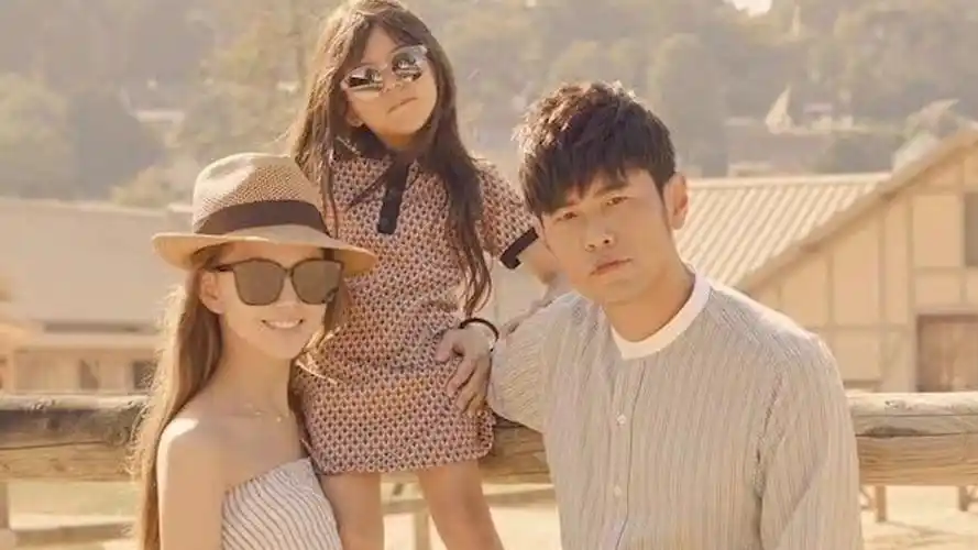 周杰伦昆凌庆结婚七周年