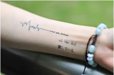 累了,难过了,蹲下来,给自己一个拥抱.别指望别人来同情你,怜悯你.