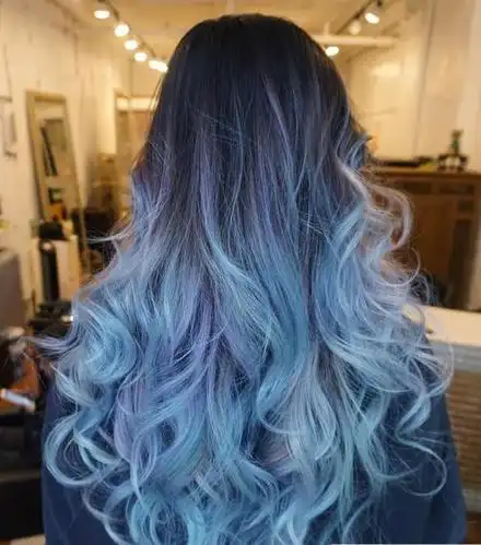 长发蓝色渐变色给人一种放松清凉的感觉说起蓝色就会想起海洋和天空