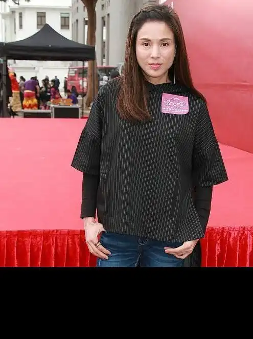 李若彤憔悴到让人心疼生图下眼袋皱纹都明显现老态气质仍高级