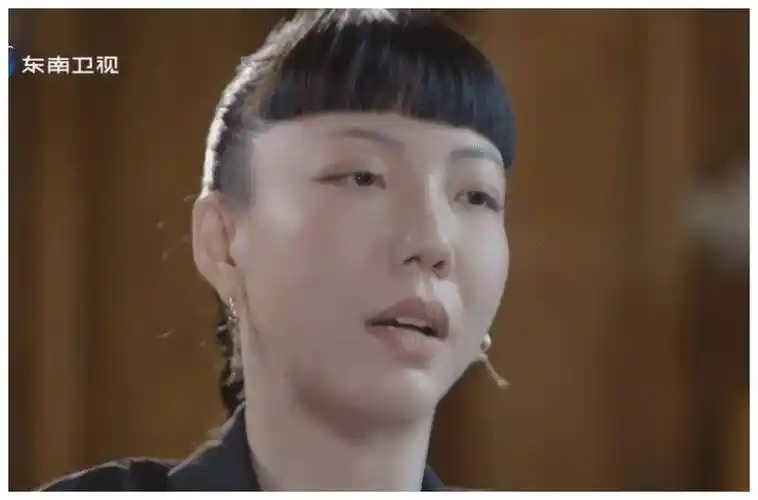 事实证明逐渐消失的吴莫愁早已经走上了一条不归路