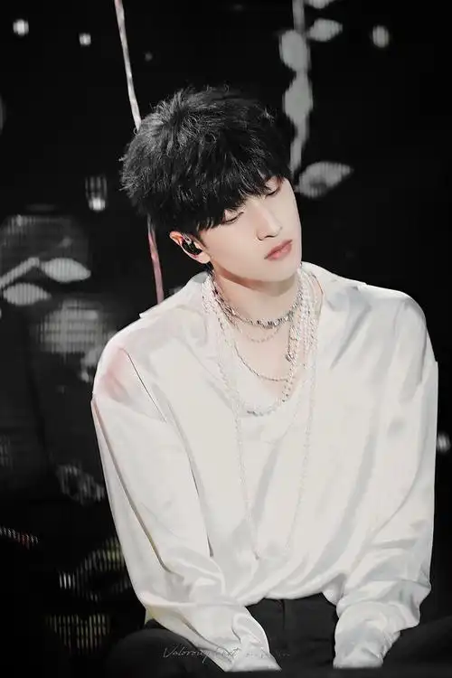 严浩翔yhx绝美安利美颜图楼