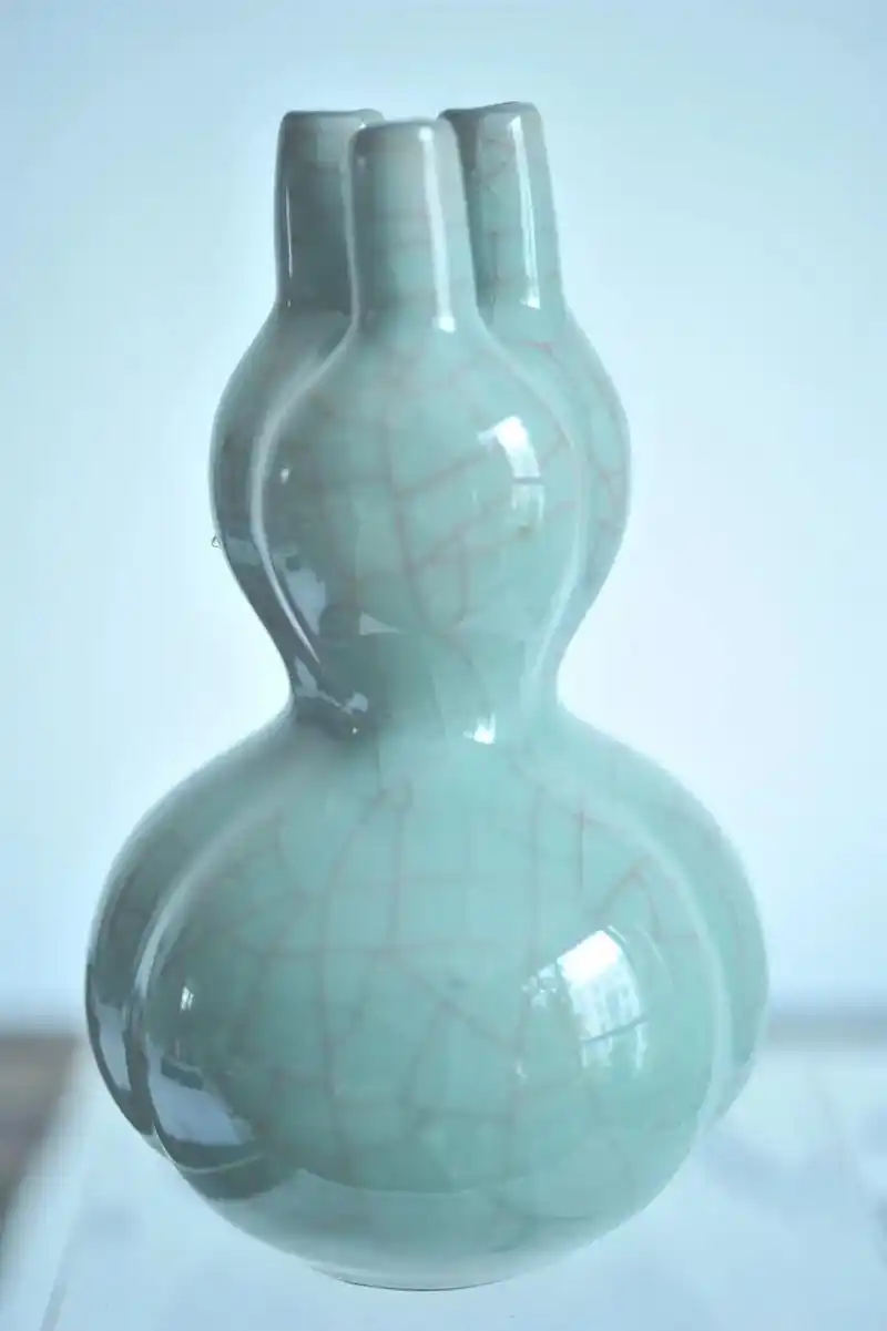 南宋修内司官窑三管瓶