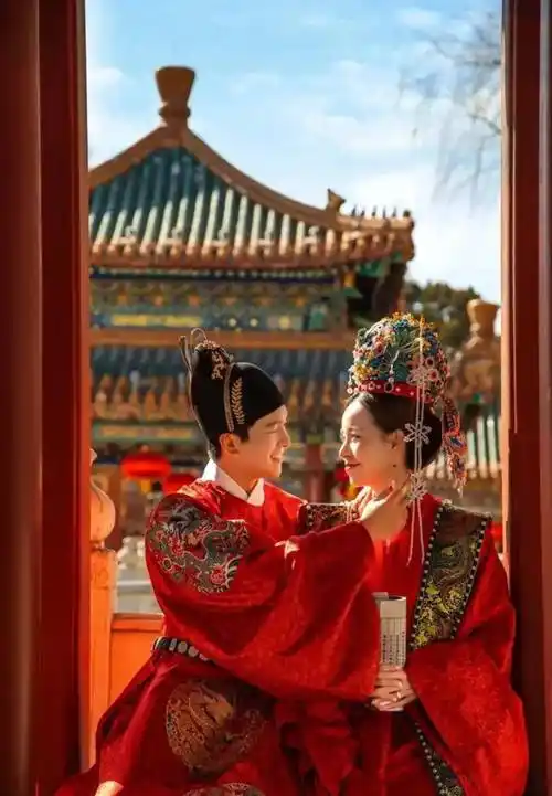 原创网球名将王蔷凤冠霞帔与张浩共谱浪漫中式婚礼华章