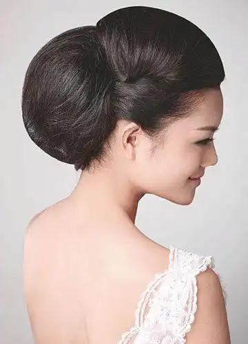 个性新娘的复古蓬松盘发