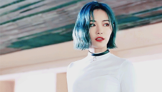 北极星发色#许佳琪超话这个蓝发小姐姐超级好看97