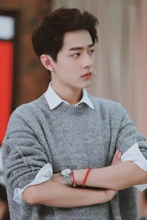 肖战7015#燃烧吧少年#虽然刘海梳上去了,但依然是萌战