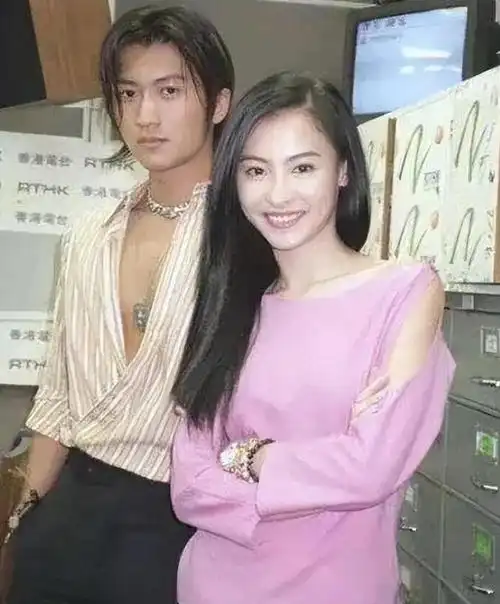 直到如今才明白,谢霆锋对张柏芝不仅是喜欢,而是用尽全力的深爱