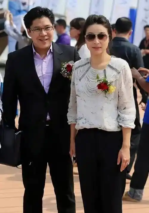 郭晶晶和婆婆同框!