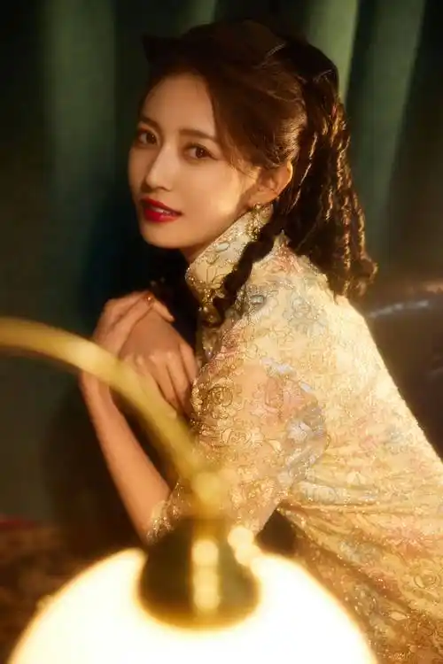 陈钰琪复古色调旗袍写真_唐嫣_一颦一笑_气质