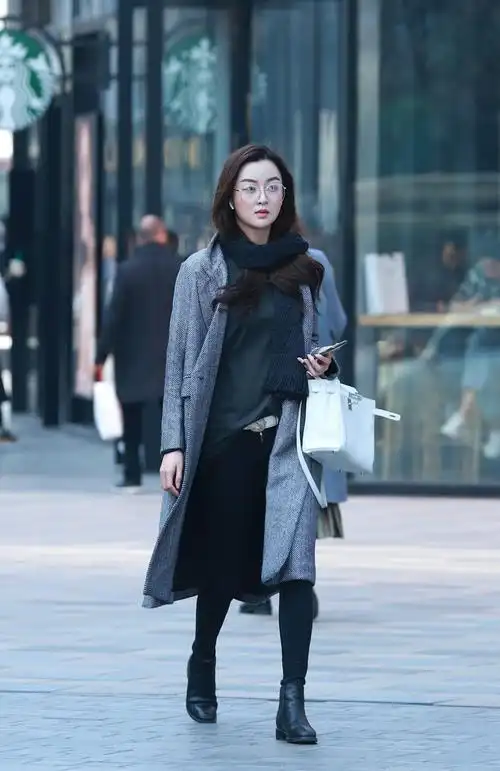 北京街拍:天气热了,又可以在三里屯看到很多时尚女孩了