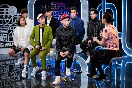 mr.bio男团在现场[保存到相册]mr.bio唱跳表演[保存到相册]mr.