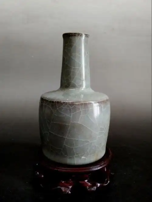 南宋溪口官窑棒锤瓶.