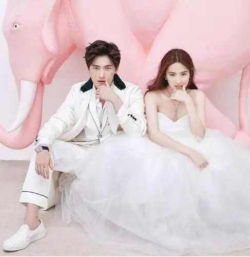 刘亦菲当伴娘不可怕可怕的是一家三口曝光与老公结婚照美爆了4